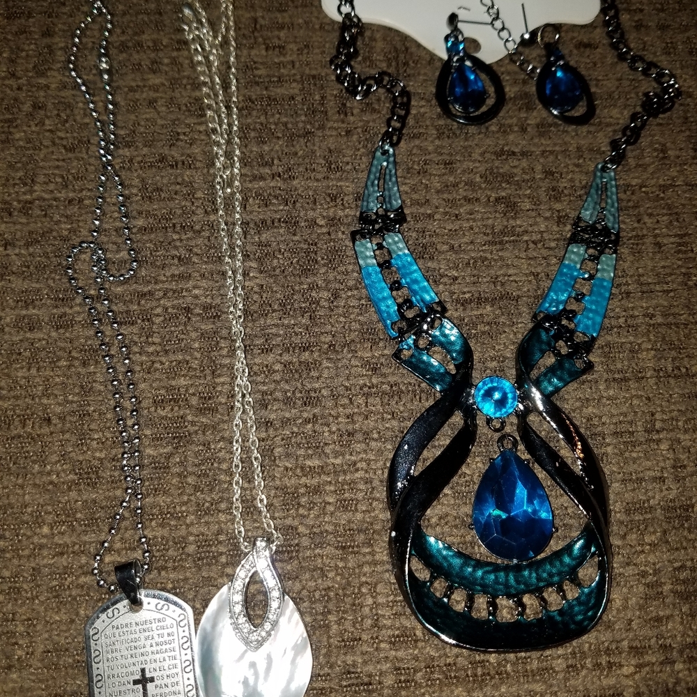 Necklaces - Picture 7 of 8